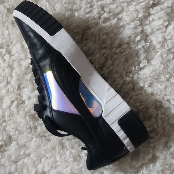 PUMA womens 9.5 sneakers - Picture 3 of 6